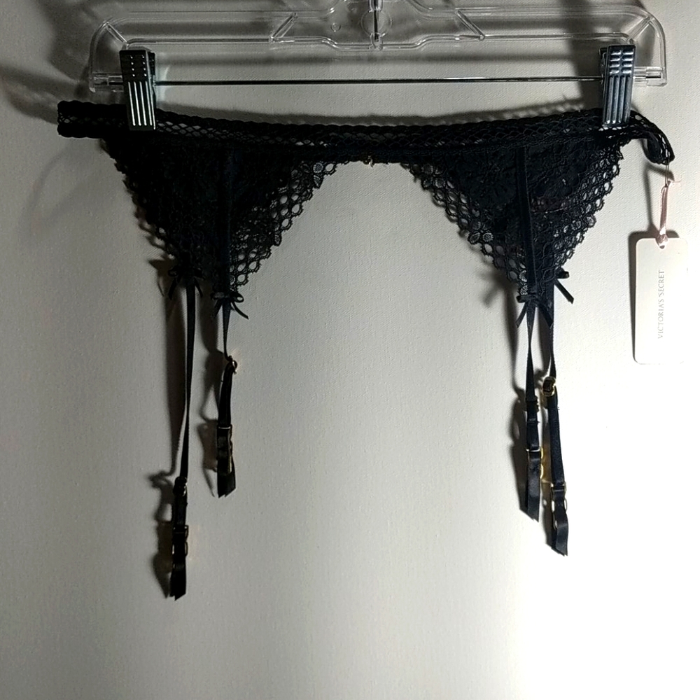 COPY - NWT Victoria's secret black garter belt